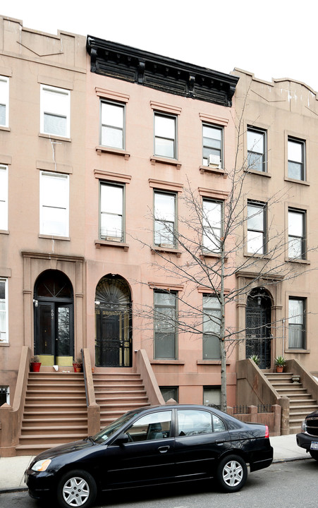 602 Henry St in Brooklyn, NY - Building Photo