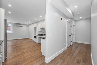 241 W 6th St in Lowell, MA - Building Photo - Building Photo