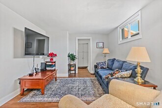 234 Linwood Ave in Fairfield, CT - Building Photo - Building Photo