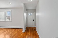 95 Charles St in Floral Park, NY - Building Photo - Building Photo