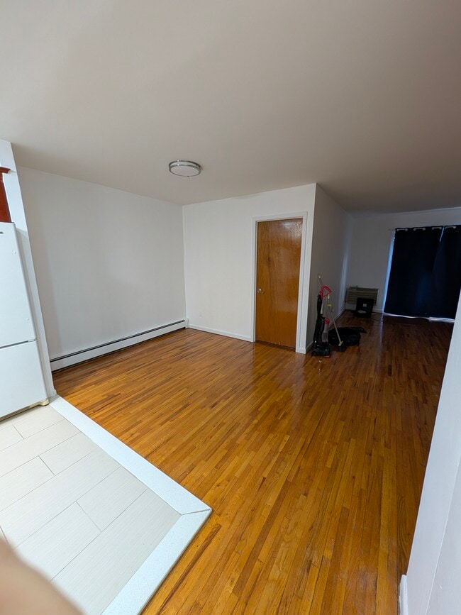 3916 62nd St, Unit 2 FL in Woodside, NY - Building Photo - Building Photo