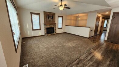 5103 Stonewood Dr in Eau Claire, WI - Building Photo - Building Photo