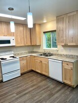 410 Flower St in Anchorage, AK - Building Photo