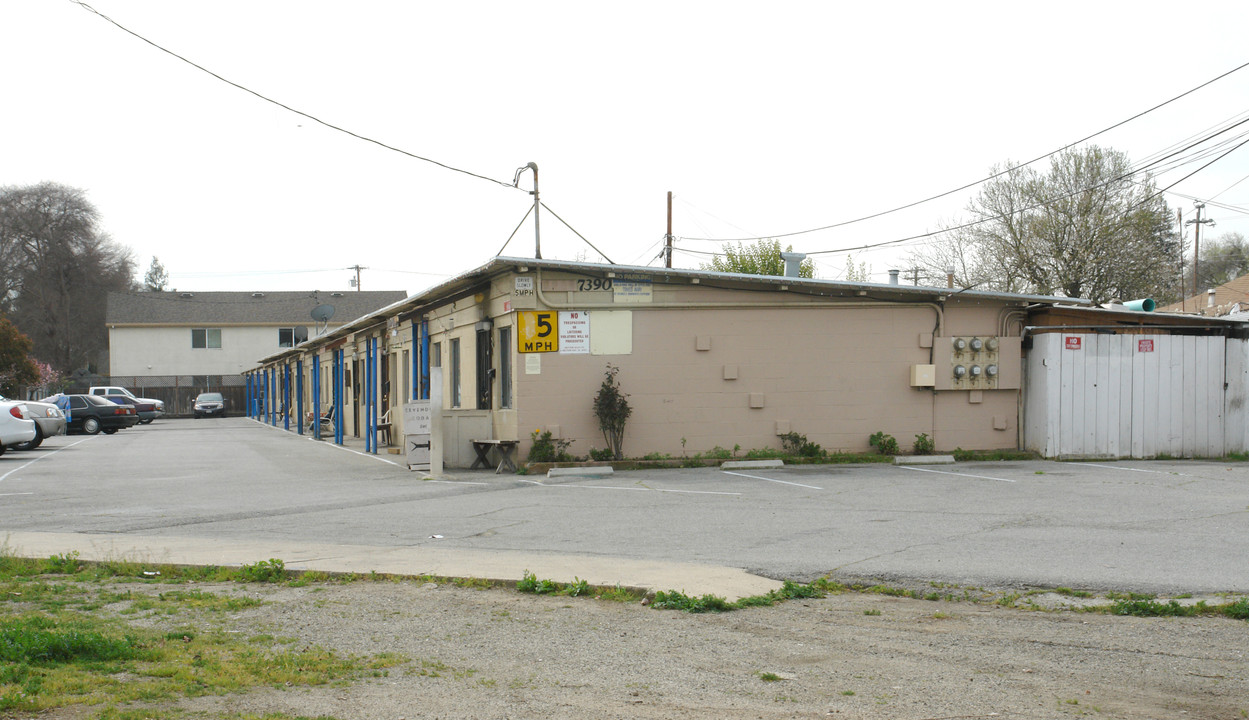 7390 Maple St in Gilroy, CA - Building Photo