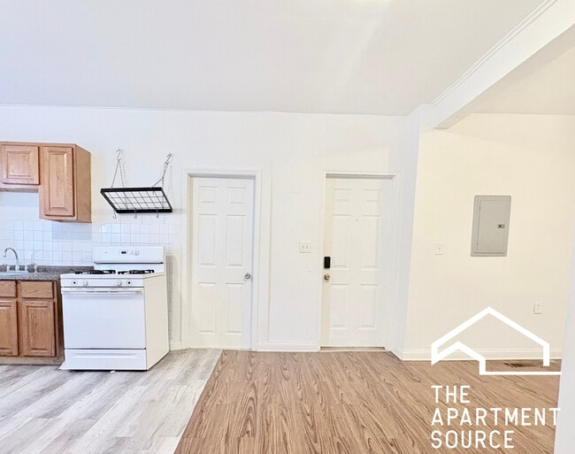 1900 S Throop St, Unit 9