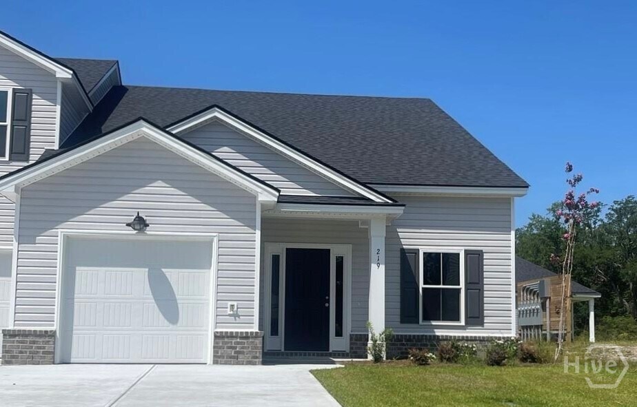 219 HAISLEY RUN in Guyton, GA - Foto de edificio