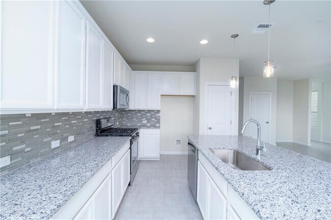 13908 Eucalyptus Bnd in Austin, TX - Building Photo - Building Photo