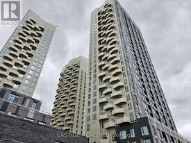 498 Caldari Rd in Vaughan, ON - Building Photo