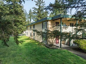 Hawks Prairie Apartments in Olympia, WA - Foto de edificio - Building Photo