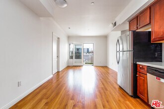 1025 Dewey Ave in Los Angeles, CA - Building Photo - Building Photo