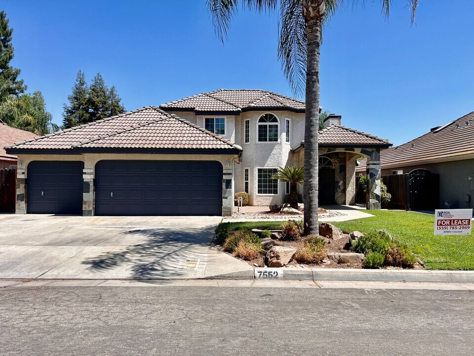 7552 N Wolters Ave in Fresno, CA - Foto de edificio