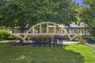 1160 Alfred St in Brookfield, WI - Foto de edificio - Building Photo