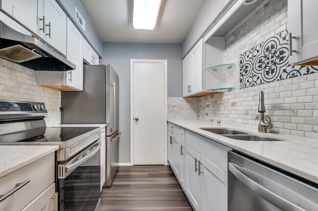 property at 1819 E Grauwyler Rd