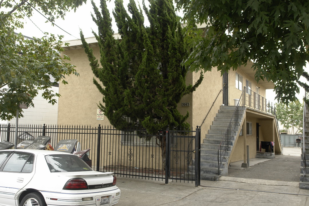 3063 Blossom St in Oakland, CA - Building Photo