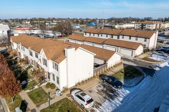 8601 Alpine Dr in Urbandale, IA - Building Photo - Building Photo