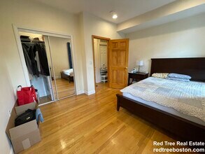 1801 Beacon St, Unit 5 in Brookline, MA - Foto de edificio - Building Photo