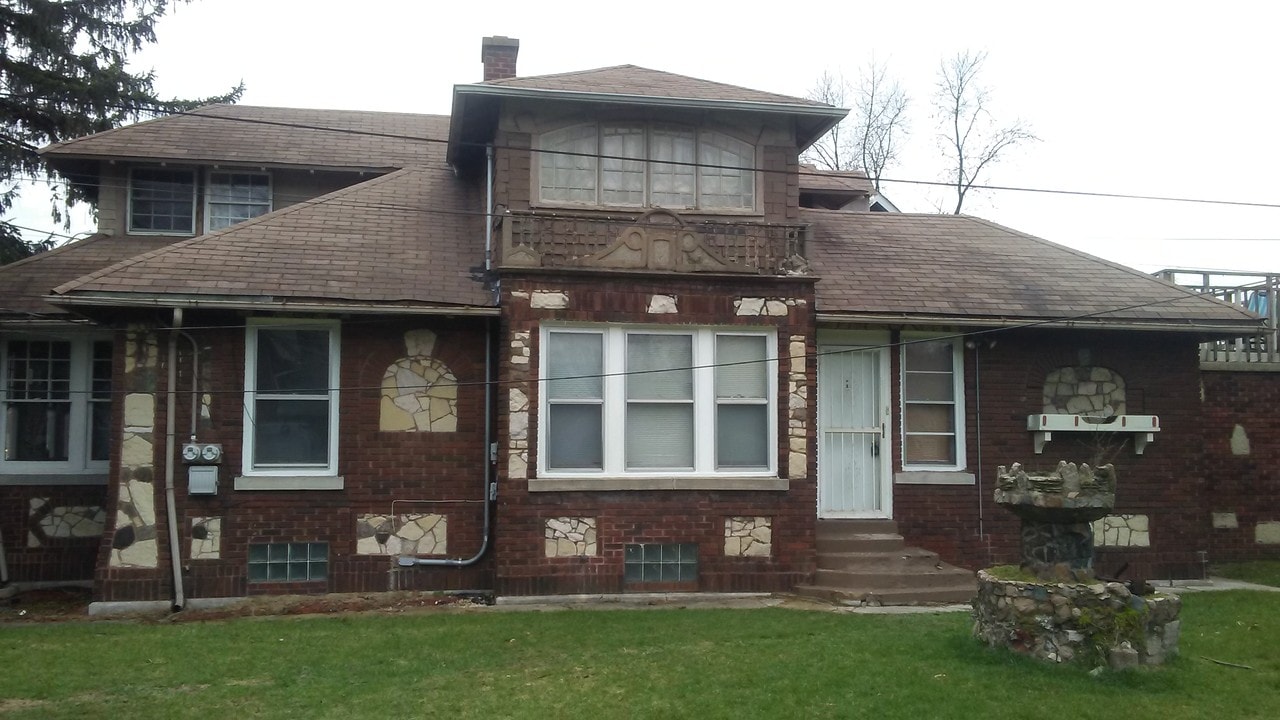 306 River Oaks Dr in Calumet City, IL - Building Photo