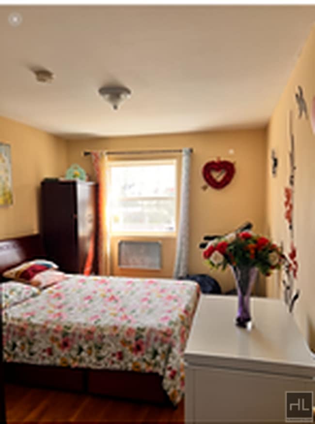 HILLSIDE AVENUE in Queens, NY - Building Photo - Building Photo