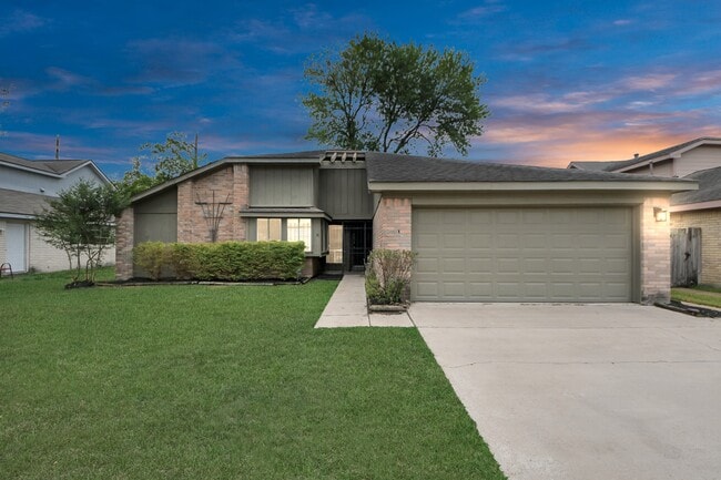 property at 1207 Park Knoll Ln