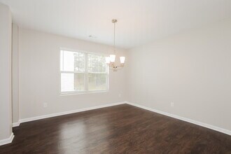 155 Rockingham Dr in Covington, GA - Foto de edificio - Building Photo