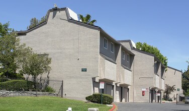 Hidden Creek Town Homes in Concord, CA - Foto de edificio - Building Photo