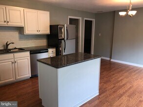 21 S Stewart St-Unit -4 in Winchester, VA - Building Photo - Building Photo