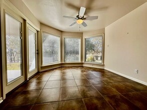 129 Paradise Ave in Kerrville, TX - Building Photo - Building Photo