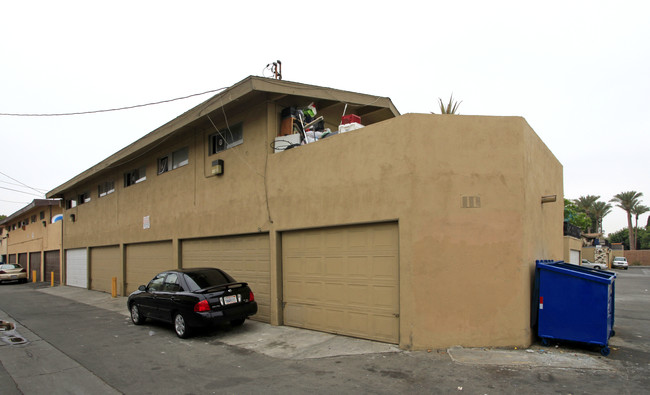 330 E Wakefield Ave in Anaheim, CA - Building Photo - Building Photo