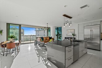 100 1st Ave N in St. Petersburg, FL - Building Photo - Building Photo