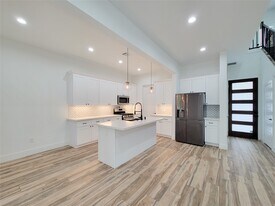 5019 Creekmont Dr in Houston, TX - Building Photo