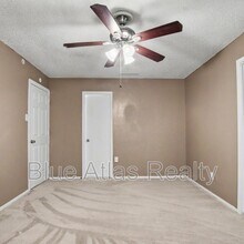 805 Cherry Hills Dr in Lancaster, TX - Building Photo - Building Photo