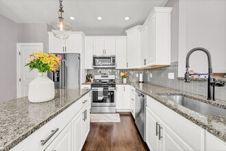 8 Highridge Rd in Middlebury, CT - Building Photo - Building Photo