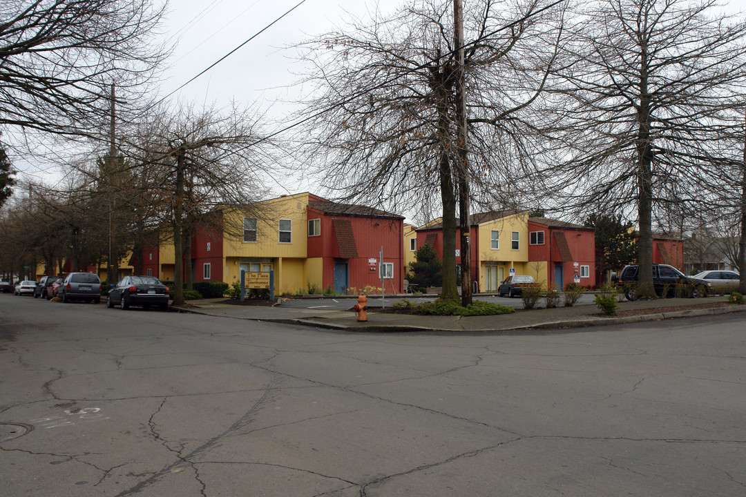 The Plaza Townhomes in Portland, OR - Foto de edificio