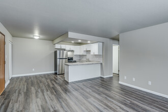 The Reserve on South Towne in South Milwaukee, WI - Building Photo - Interior Photo