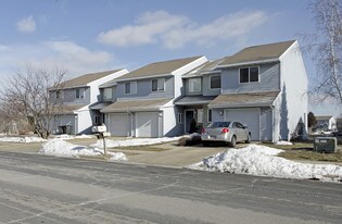 321-329 Silverado Dr in Stoughton, WI - Building Photo