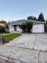 2761 Bonifacio St in Concord, CA - Building Photo
