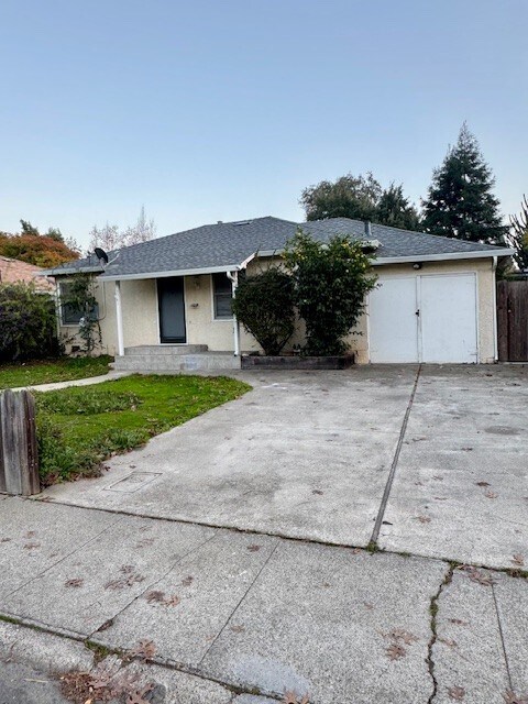 2761 Bonifacio St in Concord, CA - Building Photo