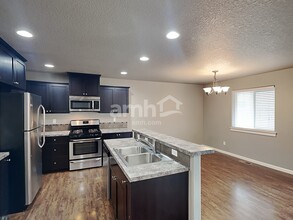 414 Tulip Ave in Woodburn, OR - Building Photo - Building Photo