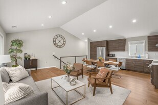 1703 SE 176th Ave in Portland, OR - Building Photo