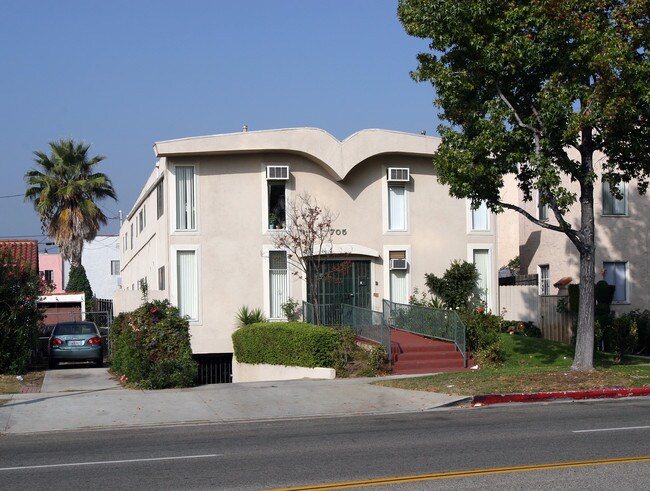 705 S Chevy Chase Dr in Glendale, CA - Building Photo - Building Photo