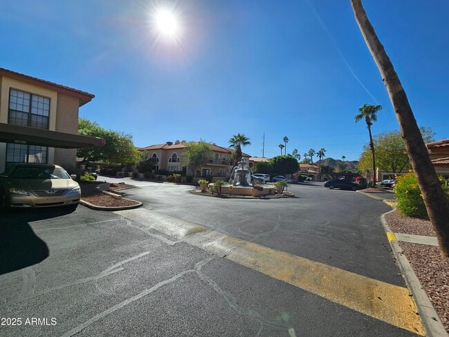 10410 N Cave Creek Rd in Phoenix, AZ - Building Photo - Building Photo