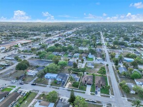 115 NW 28th Ave in Fort Lauderdale, FL - Foto de edificio - Building Photo