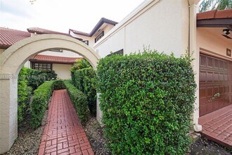 9318 NW 50th Doral Cir S in Doral, FL - Building Photo - Building Photo