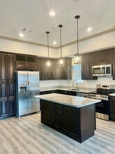 21514 Ruth Dr in New Caney, TX - Foto de edificio - Building Photo