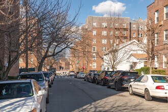 9410 64th Rd in Rego Park, NY - Building Photo - Building Photo
