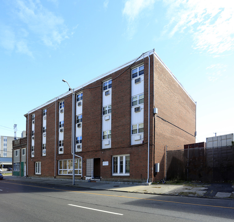 ParkFair Arms in Bridgeport, CT - Building Photo