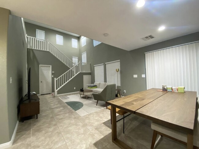 5806 W Agate Ave in Las Vegas, NV - Building Photo - Building Photo