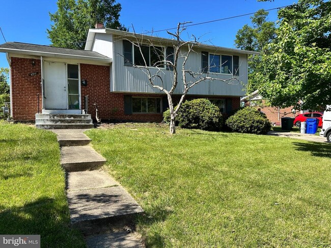 property at 5901 Bryn Mawr Rd