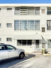 911 Washington Ave SW in Largo, FL - Foto de edificio - Building Photo