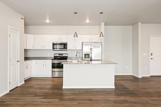 Upscale Living at the Grand off 45th in Fargo, ND - Foto de edificio - Building Photo